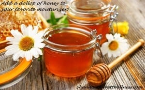Honey in glass jar pic